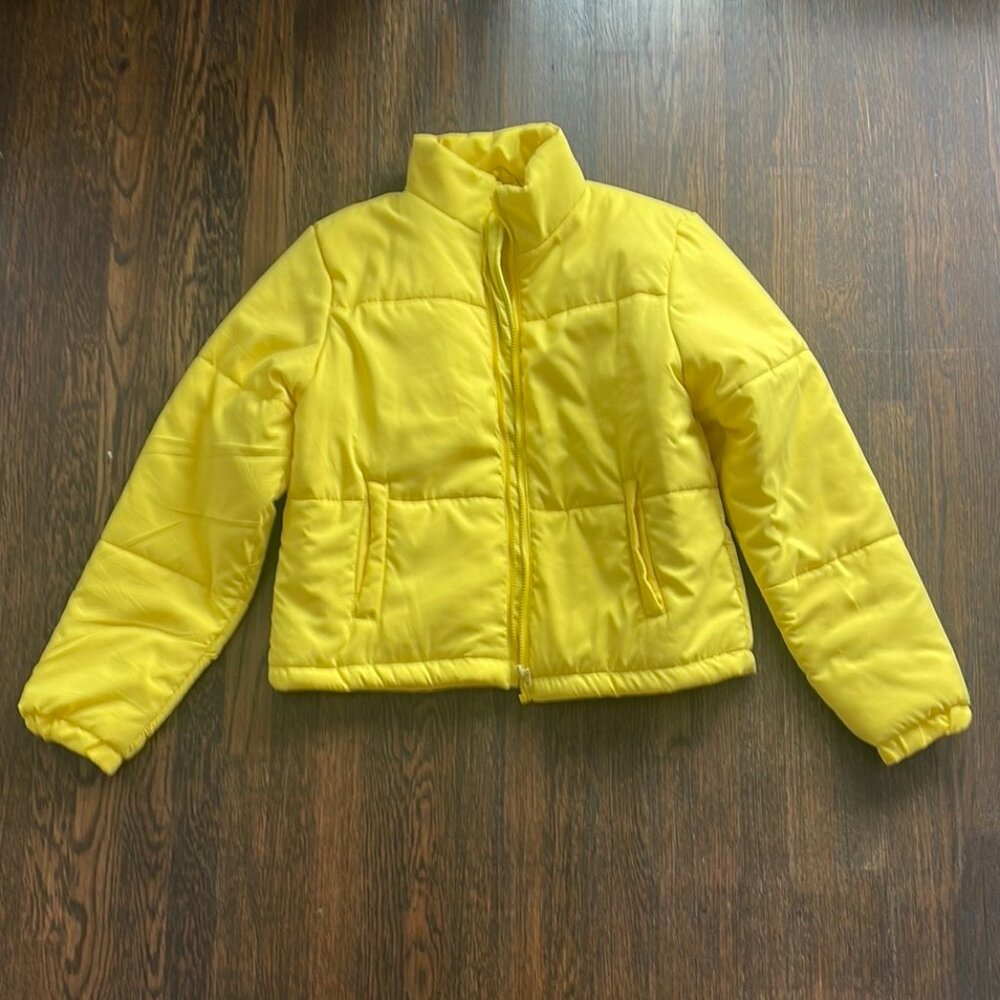 Boohoo Bright Yellow Puffer Jacket Size Medium Cropped Zip Front